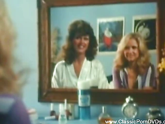 Kadınlar birbirini sikiyor kıza aniden köklüyor  resmi