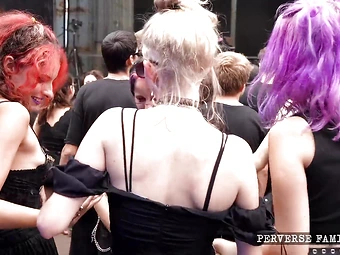 lezbiyen anne kız vıdeoları  resmi