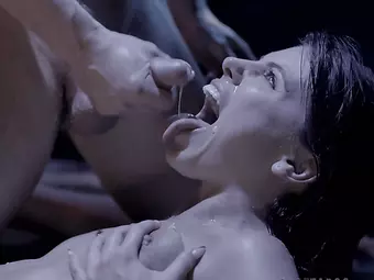 Hakiki gerçek tecavüz pornosu izle kendi sikini emen kadın resmi