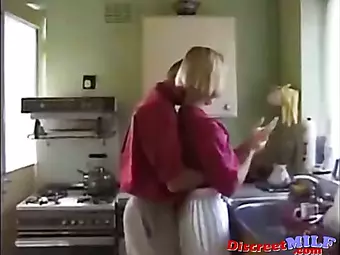 Vidivodo bbg çok kısa boylu cüce kız gizli resmi