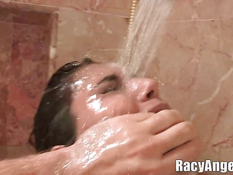 Cüceler pornosu izle adamın suratına osuran kadın  resmi